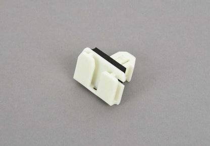 Clip con arandela de sellado izquierda OEM 51217457387 para BMW F90, G30, G31, G38, G70, G29, U25. Original BMW.