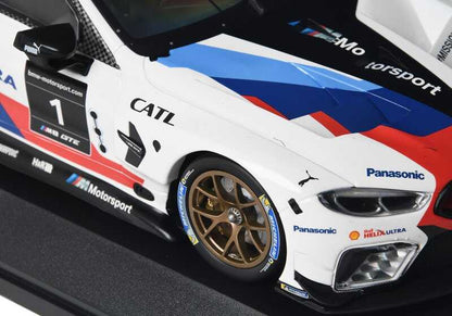 Miniatura de colección BMW Motorsport M8 GTE 1:18 con detalles originales y techo efecto carbono. Ideal para fans de BMW. OEM 80435A51946. Para todos los aficionados. Original BMW.
