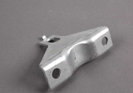 Support métallique OEM 11761716710 pour BMW E31 et E32. Pièce BMW d'origine pour le système d'échappement (catalyseur, sonde lambda, silencieuse). Remplacement authentique pour un réglage parfait.