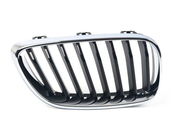 Rejilla decorativa frontal derecha OEM 51137295524 para BMW F22, F23. Original BMW.