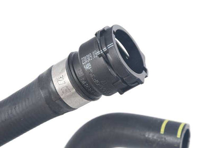 Soupchoir Radian à Vessel d'extension OEM 64216939219 pour BMW E85, E86 Z4 2.0i, 2.5i, 2.5SI (2005-2008). Connectez le radiateur avec le navire d'extension. BMW d'origine.