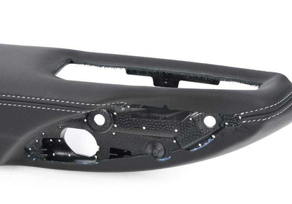 Potenza in pelle sinistra OEM 51418057385 per BMW F80 M3 (Modelli: 3C91, 3C92, 8M91, 8M92). BMW originale.