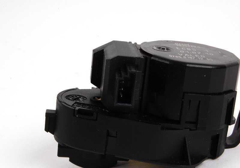 Motor de compuerta aire pies OEM 64116935440 para BMW E39, E53. Controla el flujo de aire hacia los pies. Recambio original BMW.