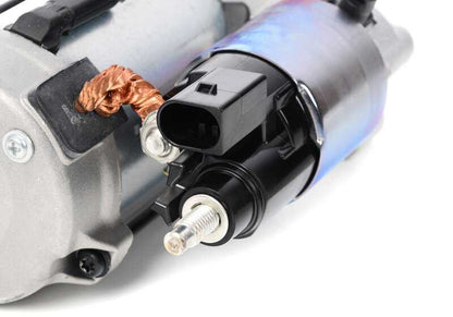 Motor de arranque OEM 12418658275 para BMW F40, F44, F45, F46, F48, F39 y MINI F54, F55, F56, F57, F60. Compatible con motores B38B, B38C. Original BMW y MINI.