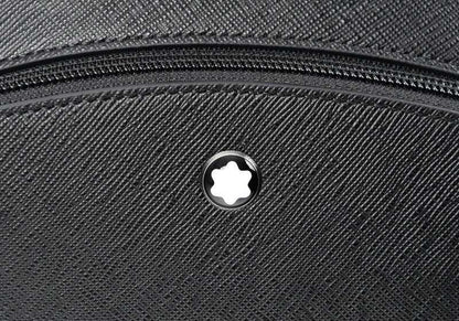 Mochila Montblanc de piel original para BMW OEM 80225A8F292. Compatible con todos los modelos BMW: Serie 1 (F20), Serie 3 (F30, G20), Serie 5, X1, X3, X5, etc. Ideal para documentos y portátil. Original BMW.
