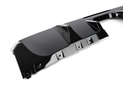 Embellecedor trasero del parachoques OEM 51125A3C9D9 para MINI F56, F57. Pieza original MINI, compatible con versiones JCW (John Cooper Works) US. Ideal para sustituir embellecedor trasero dañado o desgastado.