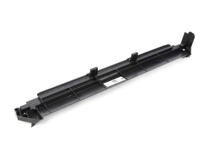 Cubierta inferior del motor OEM 17118689536 para BMW X3 {F97, F97N} y BMW X4 {F98, F98N}. Original BMW.