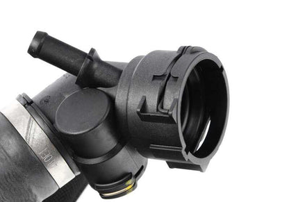 Tuyau de réfrigérant OEM 17127611149 pour BMW F01, F02 (760i, 760li). Compatible avec les moteurs N74. BMW d'origine.
