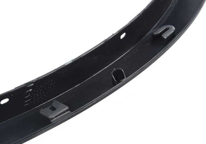Embellecedor para el paso de rueda trasero izquierdo para BMW F25, F26 (OEM 51777210083). Original BMW