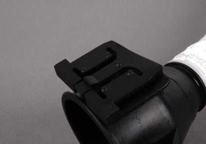 Tubo di riempimento per deposito d'acqua del vento OM 61667135409 per BMW E81, E82, E87, E88, E90, E91, E92, E93, E84. BMW originale.
