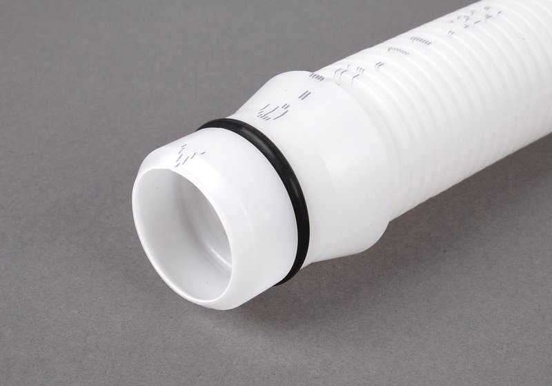 Tubo di riempimento per deposito d'acqua del vento OM 61667135409 per BMW E81, E82, E87, E88, E90, E91, E92, E93, E84. BMW originale.