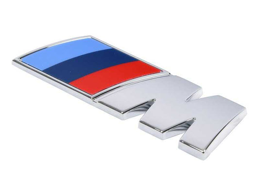 OEM 51145A4DDC6 Emblema frontal esquerda para BMW x1 {u11: 16i, 20d, 20i, m35i, xDrive20D}. BMW original.