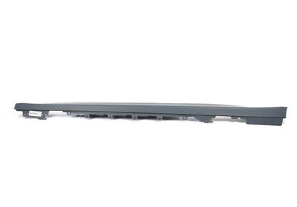 Faldón lateral izquierdo imprimado OEM 51777363395 para BMW F32, F33 (todos los modelos compatibles). Pieza original BMW.
