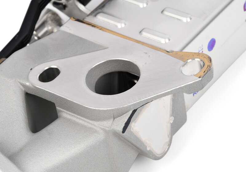 Enfriador de gases de escape OEM 11718513693 para BMW F10, F02, F15. Original BMW.
