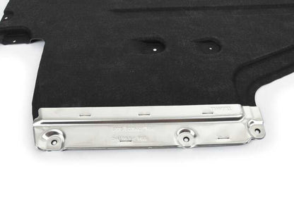 Protector inferior lateral derecho OEM 51618079407 para BMW F93. Original BMW.