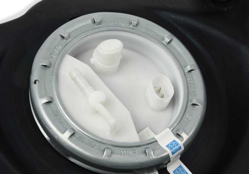 Depósito de combustible 70L OEM 16116752361 con sensor para BMW E39 520i (todos los modelos compatibles: DD11, DD12, DD21, DD22, DM11, DM12, DM21, DM22, DT11, DT12). Original BMW.