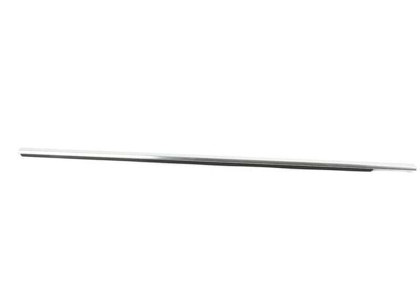 Embellecedor exterior puerta delantera derecha cromado OEM 51217207260 para BMW E60, E60N, E61, E61N. Repuesto original BMW.
