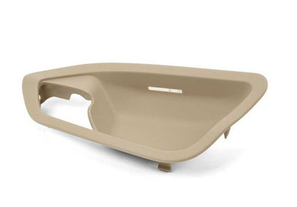 Embellédor intérieur Hand Hand OEM 51417278455 pour BMW F20, F21, F22, F23, F87. Couleur d'huîtres. BMW d'origine.