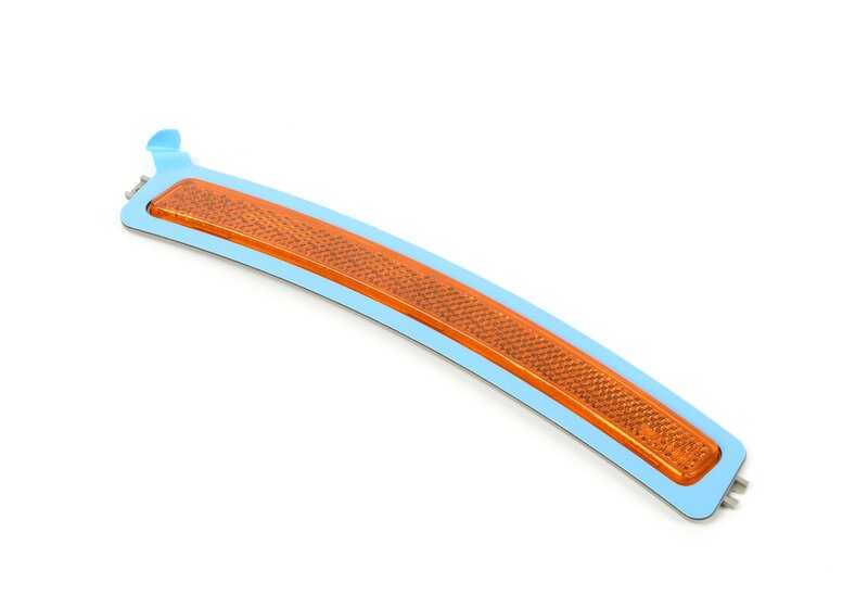 Reflector lateral derecho OEM 63147355806 para BMW G11, G12. Original BMW.