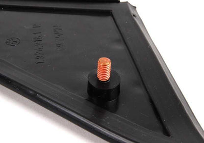 Moldura esquina derecha OEM 51321924918 para BMW E30. Original BMW.