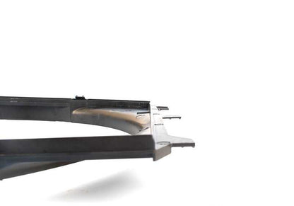 Conducto del ventilador con compuertas OEM 17111723977 para BMW E34 (530i, 540i) y E32 (740i) con motor M60. Compatible con modelos fabricados entre 1992 y 1996. Original BMW.