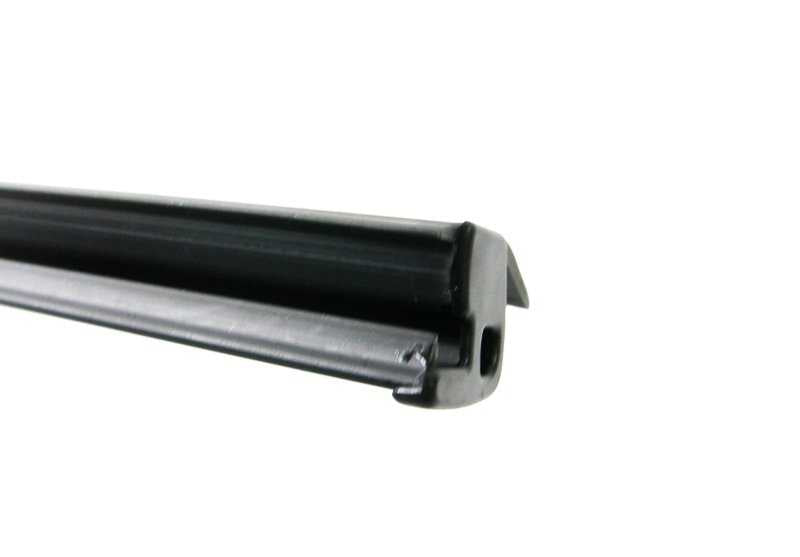 Junta de goma puerta trasera izquierda OEM 51228150709 para BMW E38. Sella la entrada contra agua y polvo. Original BMW.