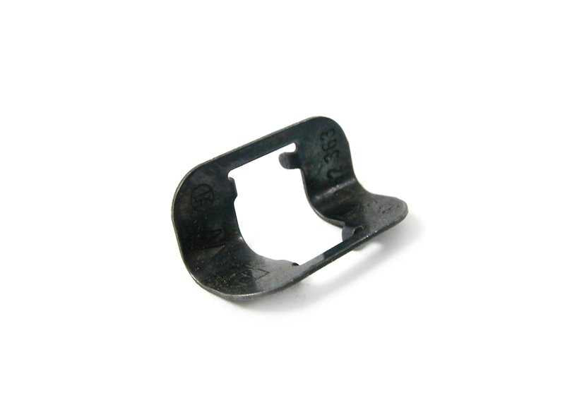 Soporte metálico OEM 35311162363 para BMW E36 (323i) y BMW Z3 (con motor M52). Pieza original BMW.