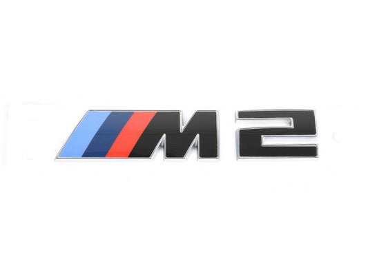 Inscripción trasera "M2" OEM 51147907772 para BMW G87 M2 (2021–2025) con motor S58T. Original BMW.
