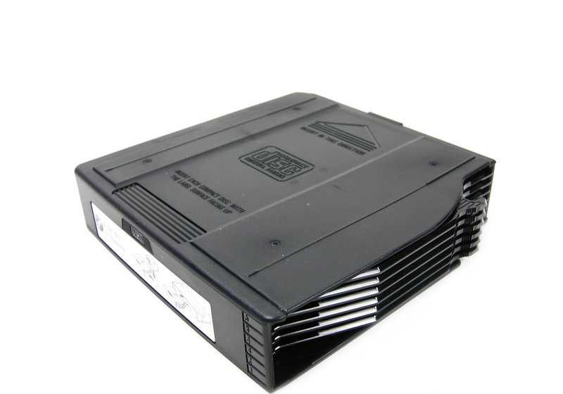 Revista de CD para BMW Série 1 E81, E82, E87, E87N, E88, Série 3 E46, E90, E90N, E91, E91N, E92, E92N, E93, E93N, Série 5 E39, Série 7 E65, E66, X1 E84, X3 E83, E83N, X5 E53, Z4 E85, E86, Z8 E52, MINI R50, R52, R53 (OEM 65128364931). BMW original