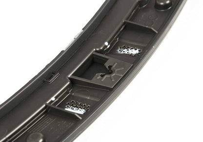 Embellecedor paso de rueda delantero derecho OEM 51779478304 para BMW X7 G07 (xDrive30d, xDrive40d, M50i). Compatible con modelos fabricados entre 2018 y 2022. Original BMW.