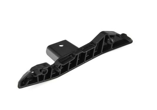 Soporte guía paragolpes delantero derecho OEM 51117415586 para BMW G32 y G32N. Pieza original BMW.