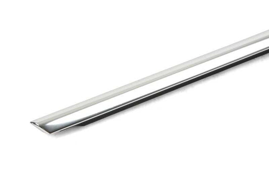 Junquillo cromado exterior puerta trasera derecha OEM 51357496142 para BMW F30 y F30N. Original BMW.