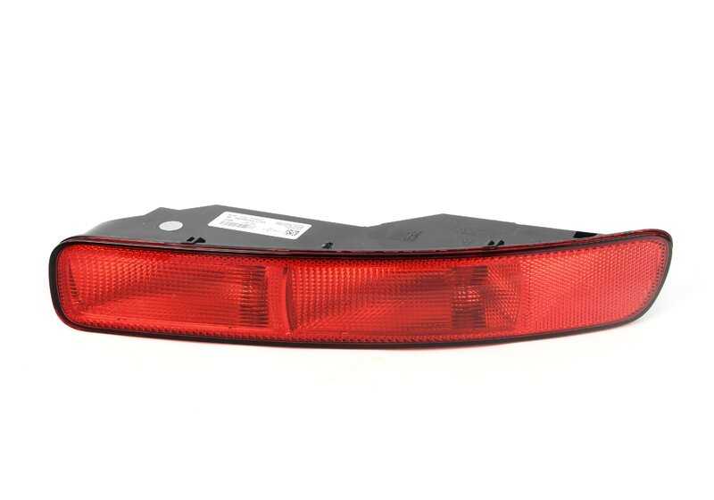 Piloto trasero derecho en parachoques OEM 63217484104 para MINI Clubman F54. Compatible con todos los modelos F54. Original MINI.