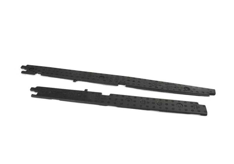 Tapón embellecedor lateral derecho OEM 51777345096 para BMW X5 F15 (modelos: sDrive25d, xDrive25d, sDrive35i). Compatible con versiones fabricadas entre 2013 y 2018. Original BMW.