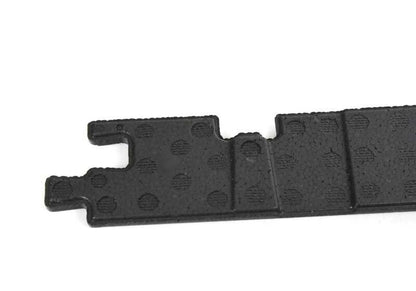 Tapón embellecedor lateral derecho OEM 51777345096 para BMW X5 F15 (modelos: sDrive25d, xDrive25d, sDrive35i). Compatible con versiones fabricadas entre 2013 y 2018. Original BMW.