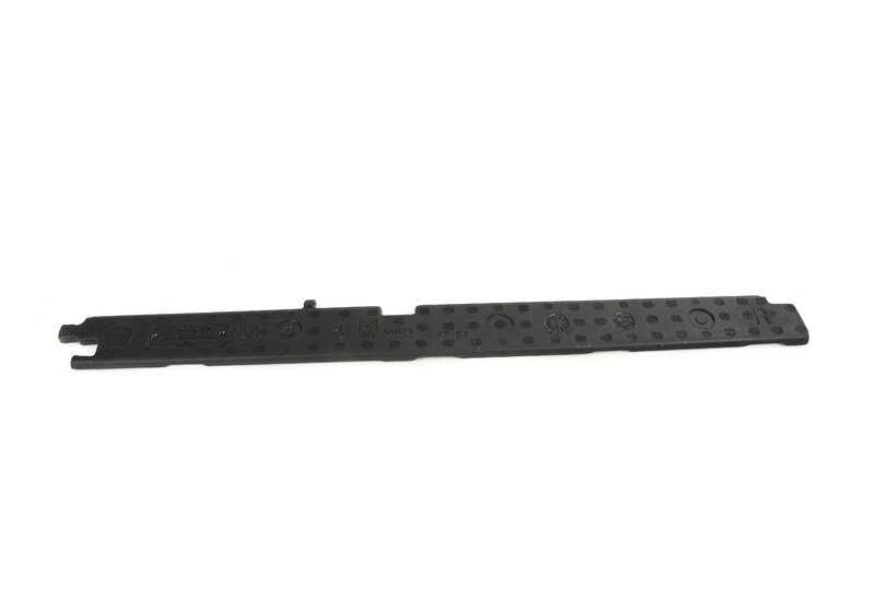 Tapón embellecedor lateral derecho OEM 51777345096 para BMW X5 F15 (modelos: sDrive25d, xDrive25d, sDrive35i). Compatible con versiones fabricadas entre 2013 y 2018. Original BMW.