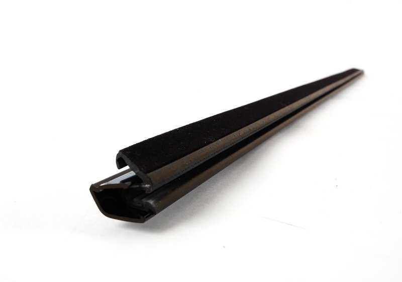 OM Exterior embelezamento 51217207256 Para porta frontal direita em preto brilhante para BMW E60, E61. BMW original.