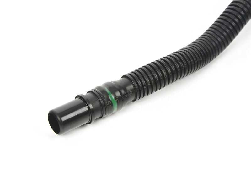 Tubo de ventilação OEM 16137471749 para BMW X7 G07 {XDRIVE40I, XDRIVE50I, XDRIVERM50I, XDRIVERM60I}. Compatível com todos os motores indicados. BMW original.
