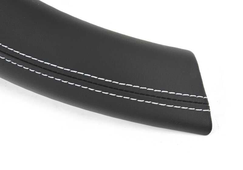 Embellecedor tirador puerta izquierda en cuero OEM 51418057635 para BMW F80, F82, F83. Original BMW.