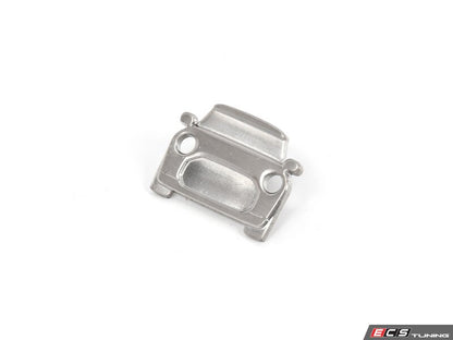 Goupille décorative argentée MINI Cooper avec support arrière OEM 80285B32121 valable pour MINI. MINI d'origine.