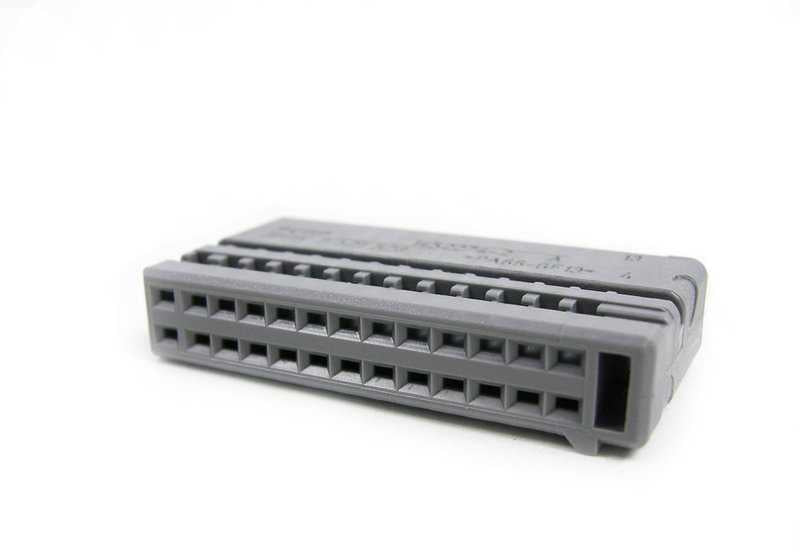 Conector hembra 26 pines OEM 12527521528 para BMW E81, E82, E87, E88, E90, E91, E92, E93, E60, E61, E63, E64, E65, E66, E83, E71, E85, E86, E89. Original BMW.