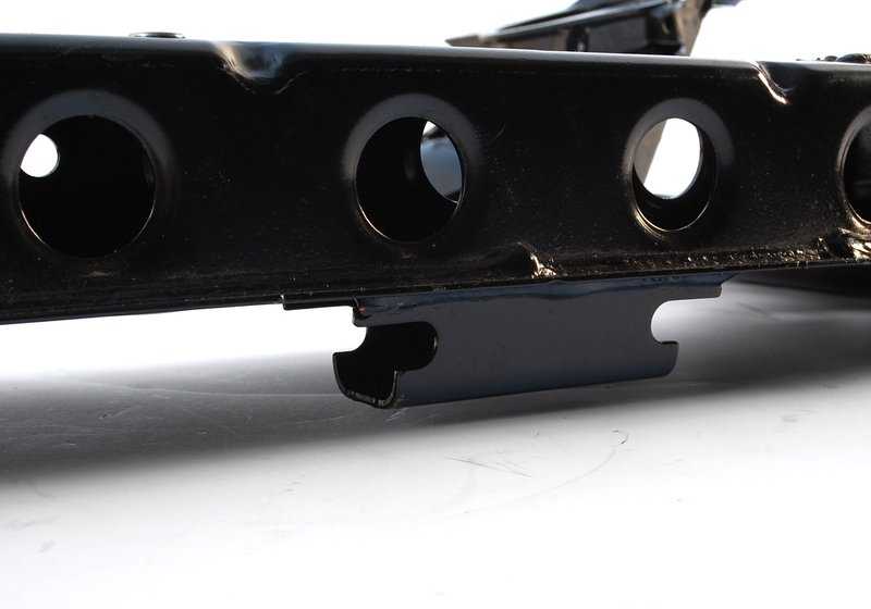 Travesaño delantero OEM 31116776763 para BMW E90 {320d xDrive, 325i xDrive} con tracción total. Compatible con versiones manual y automática. Original BMW.