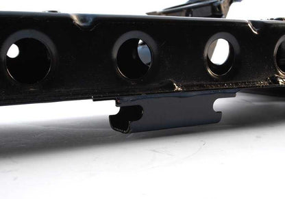 Travesaño delantero OEM 31116776763 para BMW E90 {320d xDrive, 325i xDrive} con tracción total. Compatible con versiones manual y automática. Original BMW.