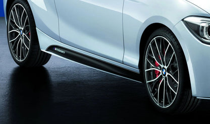 Folie M Performance pour les jupes latérales pour BMW X1 F48, F48N (OEM 51142410443). BMW d'origine.