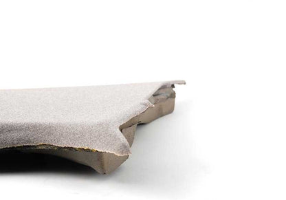 COUVERTURE INTÉRIEUR PILIL COLOR GRY DROIT OEM 51438126454 pour BMW E34. BMW d'origine.