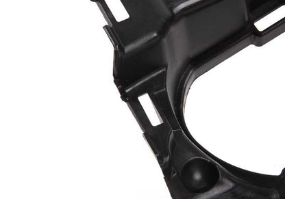 Conducto de aire delantero derecho OEM 51717050604 para BMW E60, E61. Original BMW.