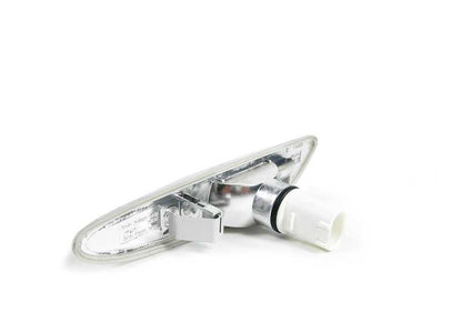 Luz intermitente adicional blanco derecho para BMW Serie 3 E46 (OEM 63137165916). Original BMW