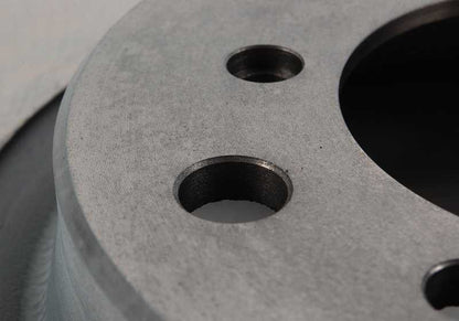 Disco di freno anteriore sinistro OEM 34112229529 per BMW E46 M3. Compatibile con i modelli E46 M3 (BL93, BR93) dal 2001 al 2006. BMW originale.