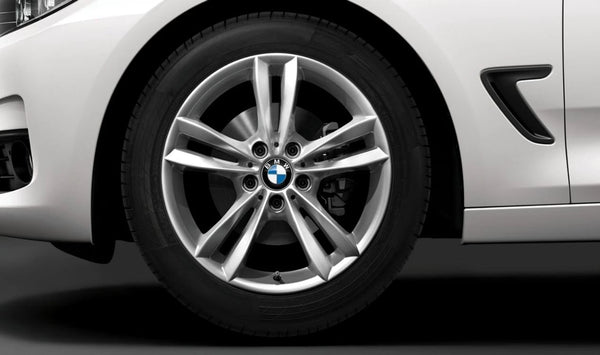 Juego de llantas y neumáticos de invierno V-Speiche 658 OEM 10026582B para BMW F30, F30N, F31, F31N, F32, F32N, F33, F33N, F36, F36N. Montaje completo con neumáticos Pirelli Winter Sottozero 3. Original BMW.