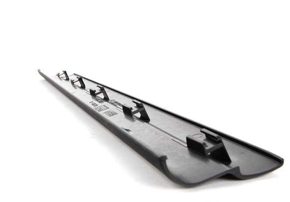 Embellecedor de umbral de puerta delantera izquierda OEM 51477014607 para BMW E65, E66. Original BMW.